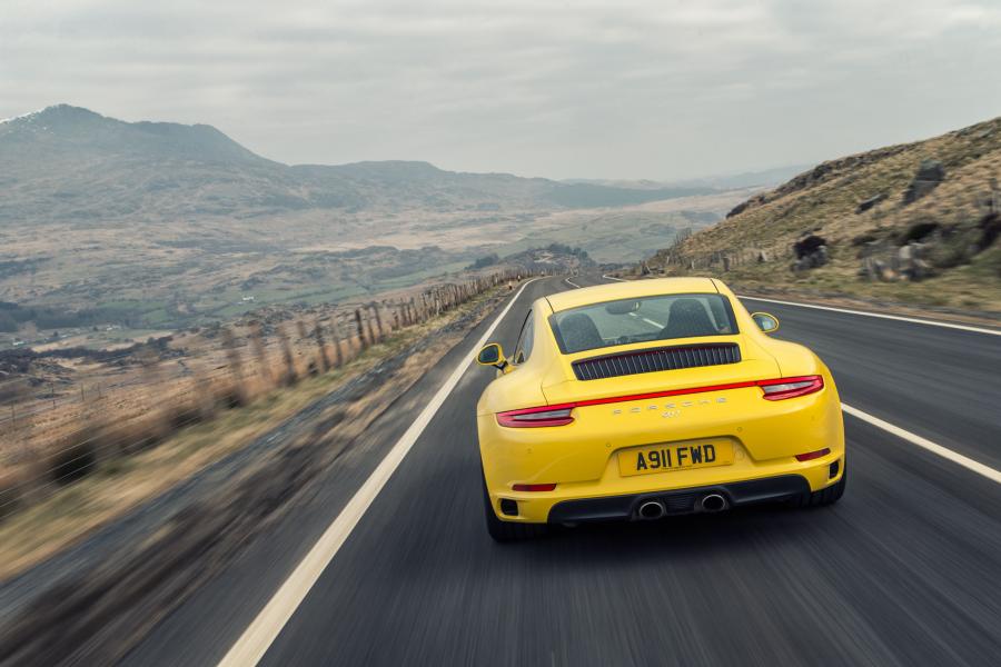 Porsche 911 Carrera 4S Coupe 2016 года  (UK) (фото 18 из 27)